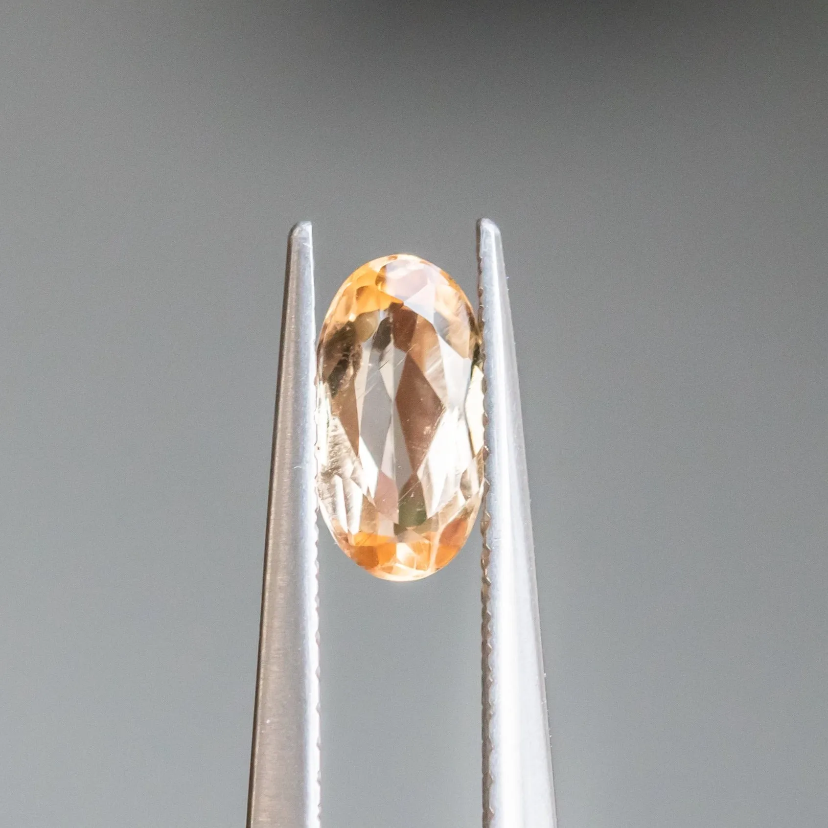 0.89CT OVAL MONTANA SAPPHIRE, PEACH, 8X4.5X2.79MM