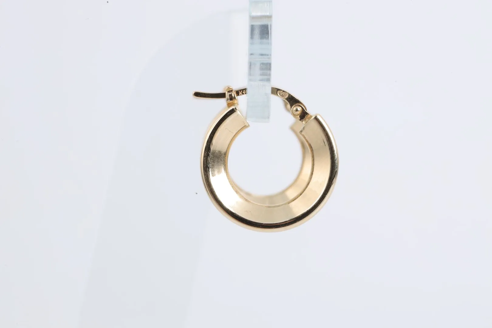 14k Yellow Gold Grooved Hoop Earrings (2.03g.)