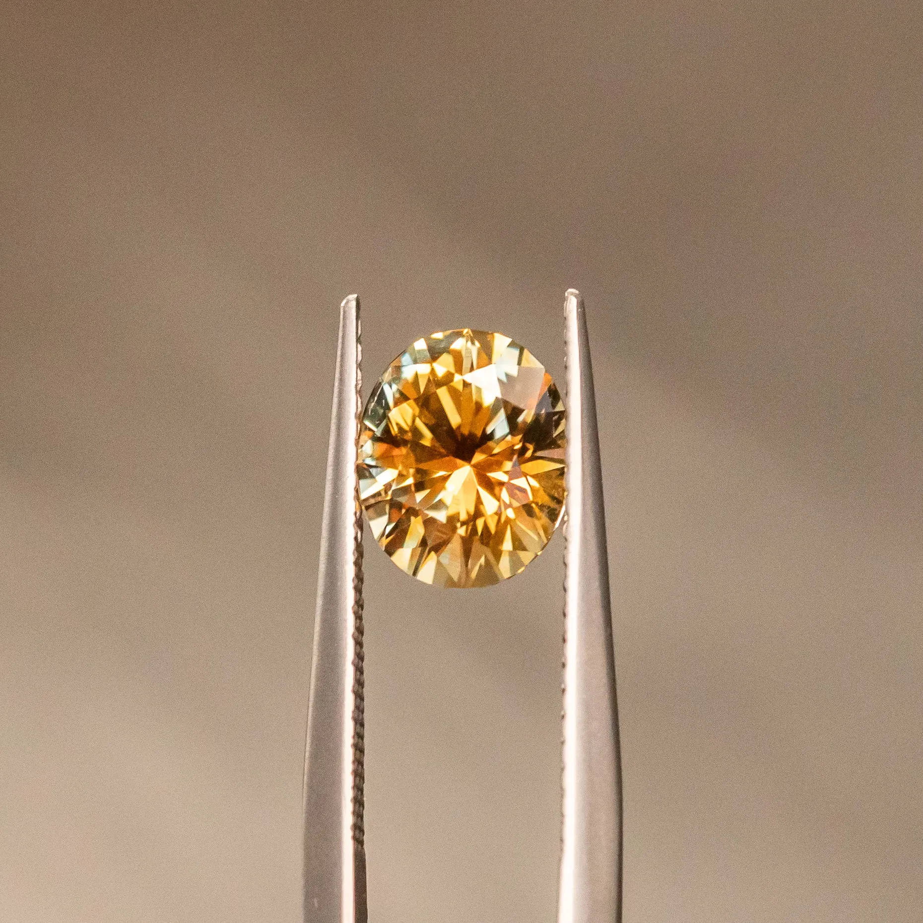 2.35CT OVAL PRECISION CUT MONTANA SAPPHIRE, BICOLOR PARTI ORANGE YELLOW CHAMPAGNE, 8.37X6.98MM