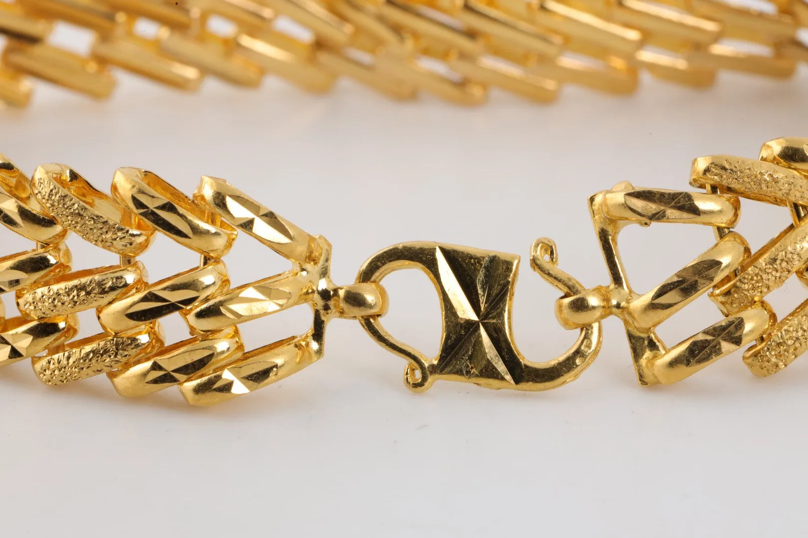 7" 22k Yellow Gold Wide Chain Bracelet (28.52g.)