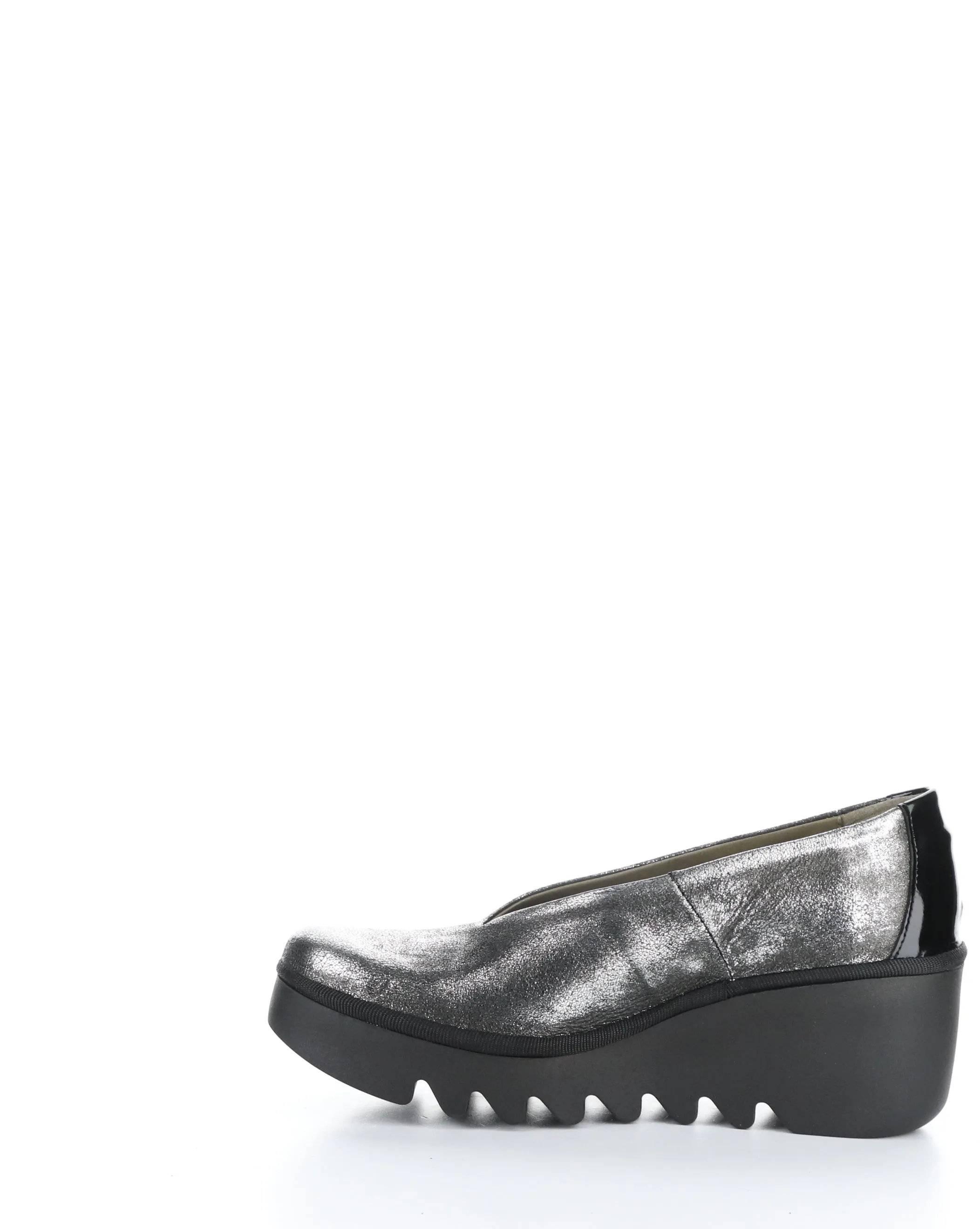 BESO246FLY 019 SILVER/BLACK Slip-on Shoes