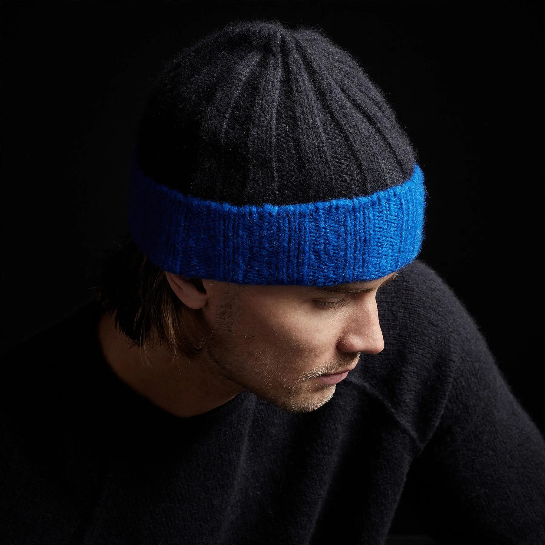 Cashmere Contrast Beanie - Black/Royal Blue