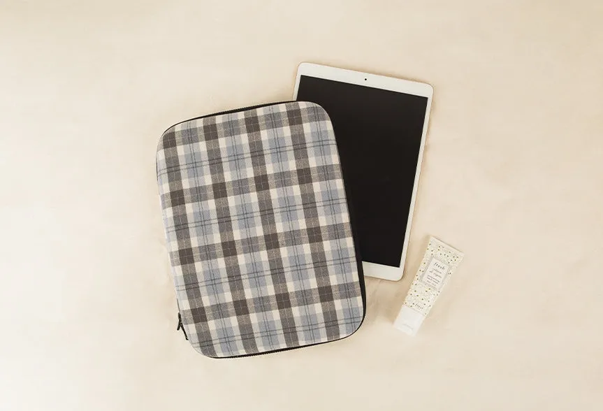 Casual Checkered Plaids Pattern iPad Laptop Sleeves Cases Pouches Protective Covers Purses Handbags Square Cushion Designer School Collage Office Lightweight