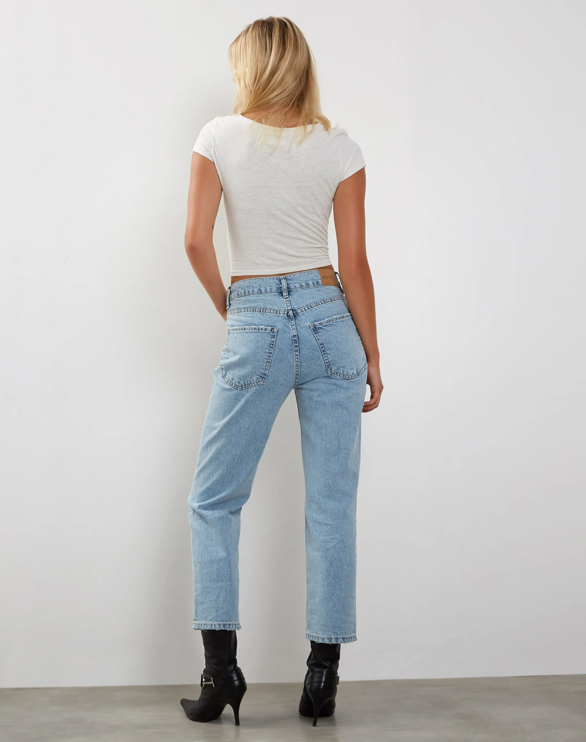 Mid Rise Straight Leg Jeans in Bleach Denim