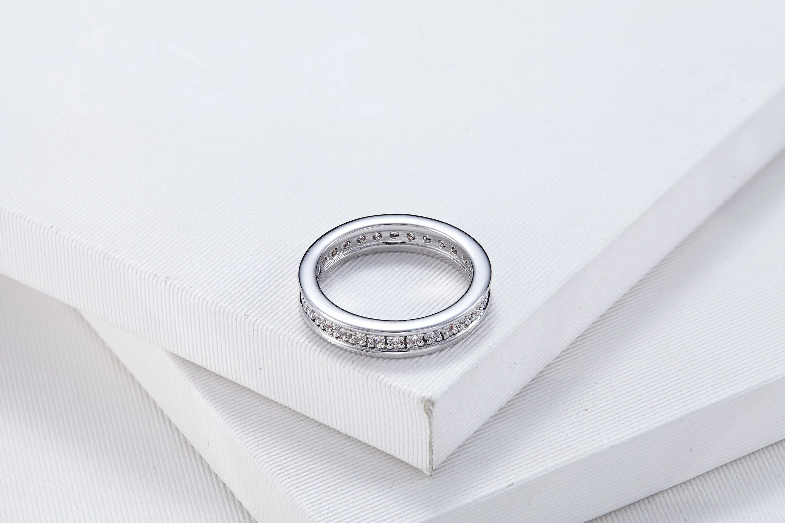 The minimalist zirconia ring